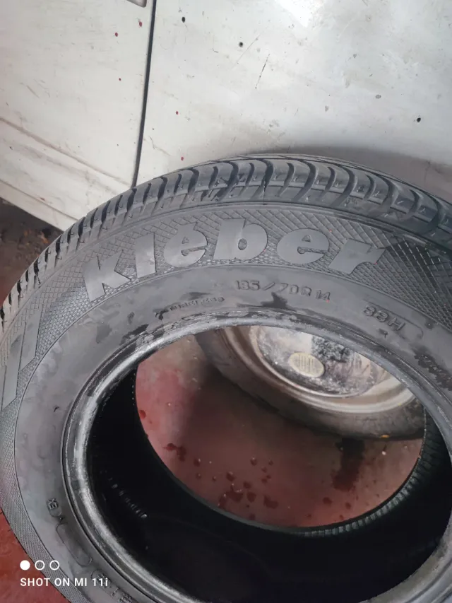 Neumático de coche marca kleber