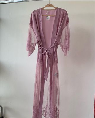 Bata de encaje rosa talla XL