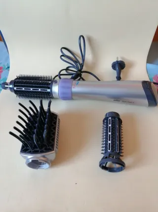 Secador de pelo rotatorio plateado y morado