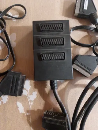 Cables y Adaptador Euroconector Múltiple