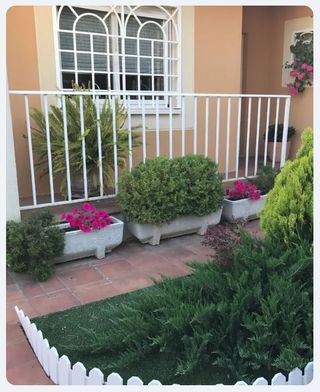 1 Jardinera de piedra rectangular borde redondeado