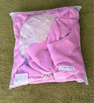 Sudadera rosa con capucha y ribete de pelo