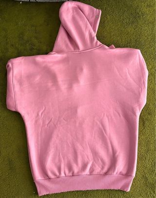 Sudadera rosa con capucha y ribete de pelo