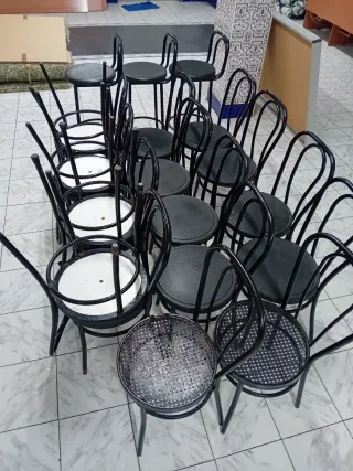 Sillas Hostelería Metal y Polipiel Negras