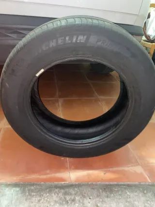 Neumático 215/65 R17