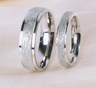 Lote bisutería mujer: collar, anillos y pendientes