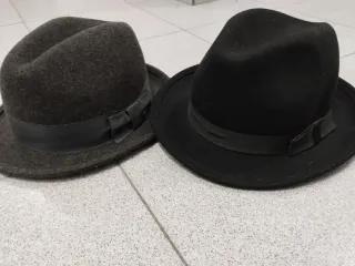 2 Cappelli in tessuto da donna grigio e nero 15€ due
