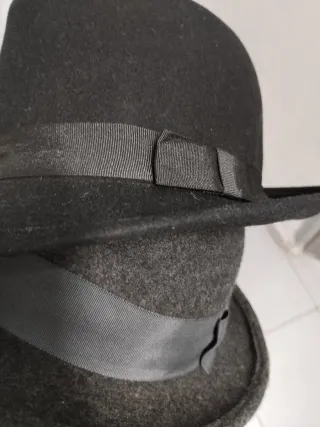 2 Cappelli in tessuto da donna grigio e nero 15€ due