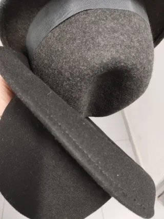 2 Cappelli in tessuto da donna grigio e nero 15€ due