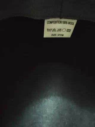 2 Cappelli in tessuto da donna grigio e nero 15€ due