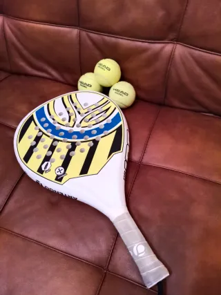 Pala Padel Artengo 190 + 3 Pelotas Head