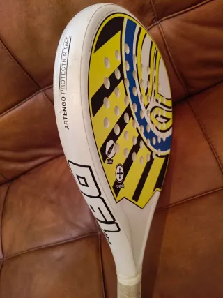 Pala Padel Artengo 190 + 3 Pelotas Head