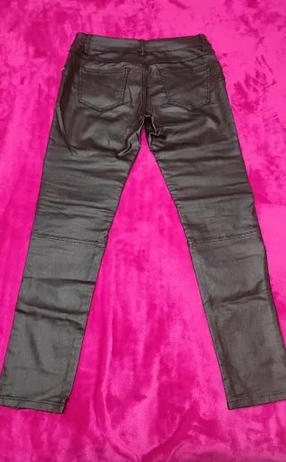 Pantalón Negro con Cremalleras