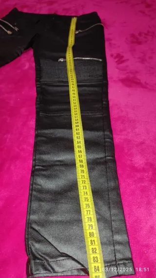 Pantalón Negro con Cremalleras