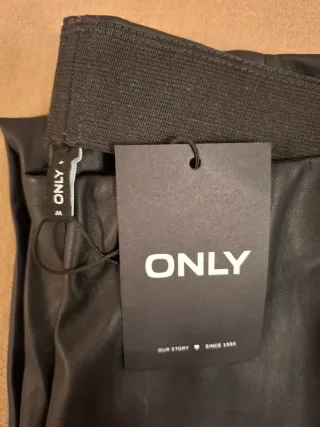 Mallas efecto piel Only negras