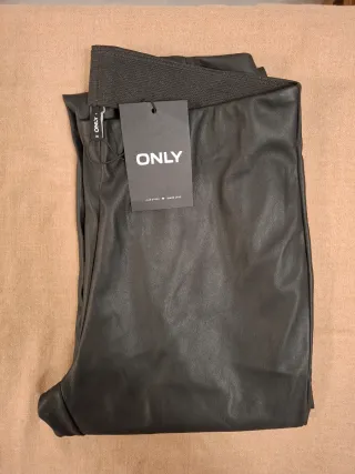 Mallas efecto piel Only negras