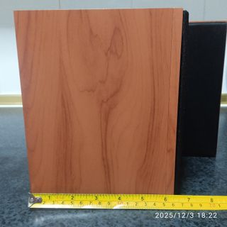 Pareja de Altavoces Marrones y Negros