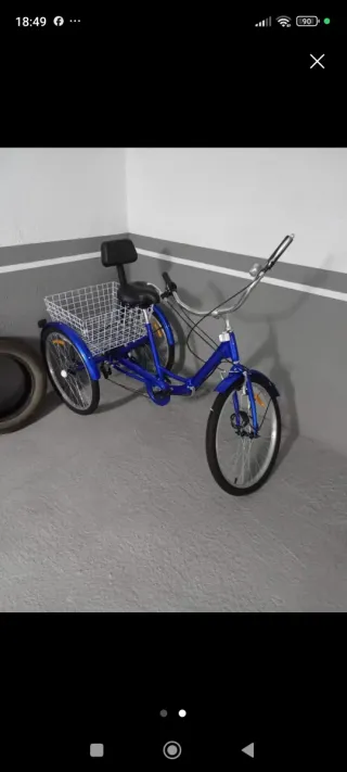 Triciclo adulto azul con cesta