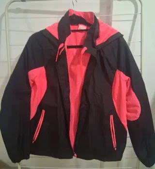 Chubasquero Negro y Rosa