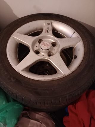 se vende 4 /Llantas 14 4 tornillos