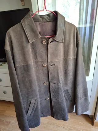 Chaquetón de cuero marrón