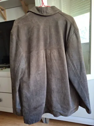 Chaquetón de cuero marrón