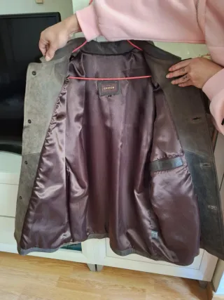 Chaquetón de cuero marrón