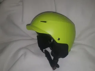 Casco de esquí infantil.