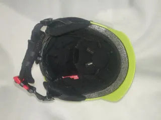 Casco de esquí infantil.