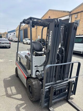 Carretilla elevadora NISSAN 2.5T