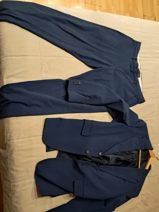 Traje azul talla 50 (42 americana)