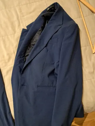 Traje azul talla 50 (42 americana)