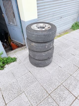 Llantas con neumáticos