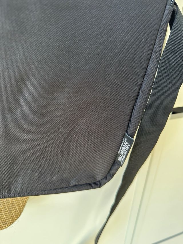 Maletín portátil Urban Factory negro