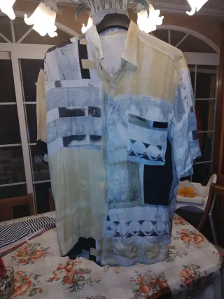 Camisa estampada hombre beige y gris