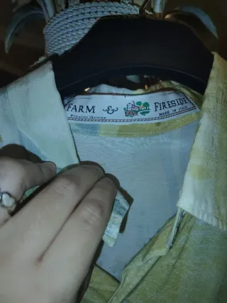 Camisa estampada hombre beige y gris