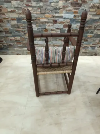 Antiguo sillón estilo balinés madera