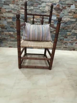Antiguo sillón estilo balinés madera
