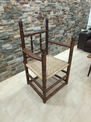 Antiguo sillón estilo balinés madera