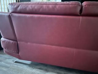 Sofá de piel rojo