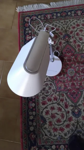 Lampada da scrivania bianca