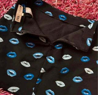 Minifalda Zara Estampado Labios