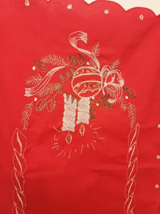 Runner natalizio rosso ricamato