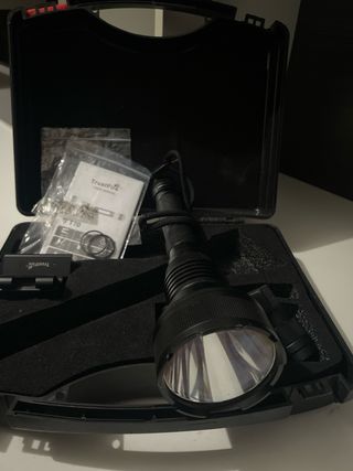 Linterna TrustFire T70, sin cargador de pilas.