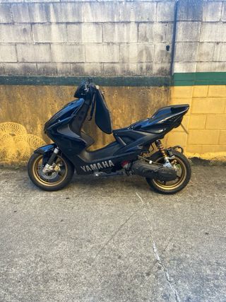 Yamaha Aerox Negra