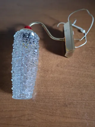 Aplique pared cristal tallado y detalle rojo