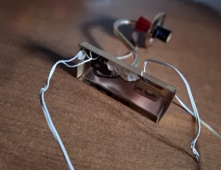 Aplique pared cristal tallado y detalle rojo