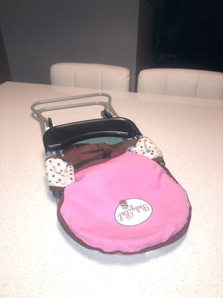 Muñeco bebé con trona y accesorios