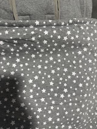 Saco silla bebé estrellas gris