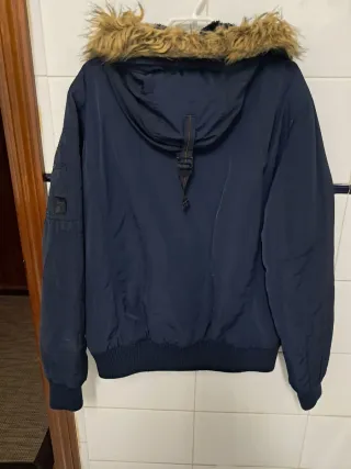 Chamarra Azul Talla M con Gorro y Pelo